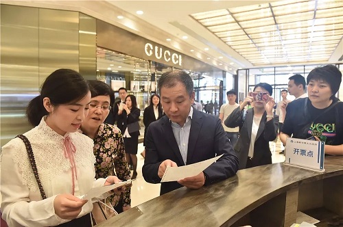 市局馬正文局長到企業調研首日開票 市局馬正文局長到企業調研首日開票
